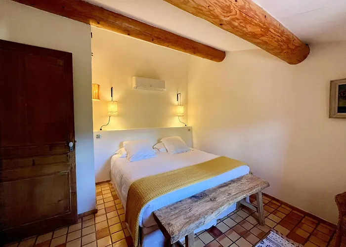 펜션 Provencal With Luberon Views *